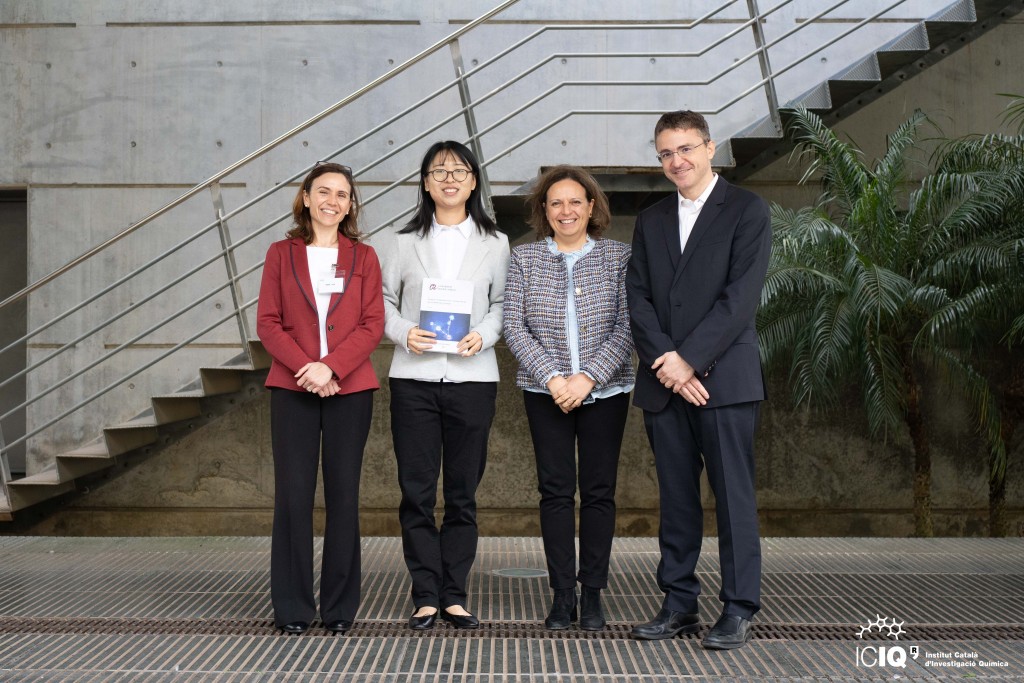 Dr. Cong with her thesis supervisor and two members of the evaluation committee.